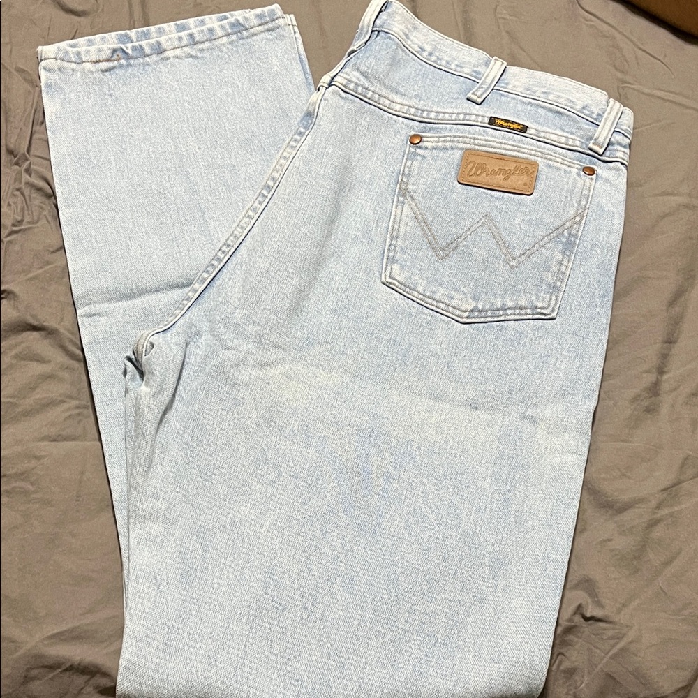 Wrangler 13MWZGH Jean, Distressed look.  Size 40x36.